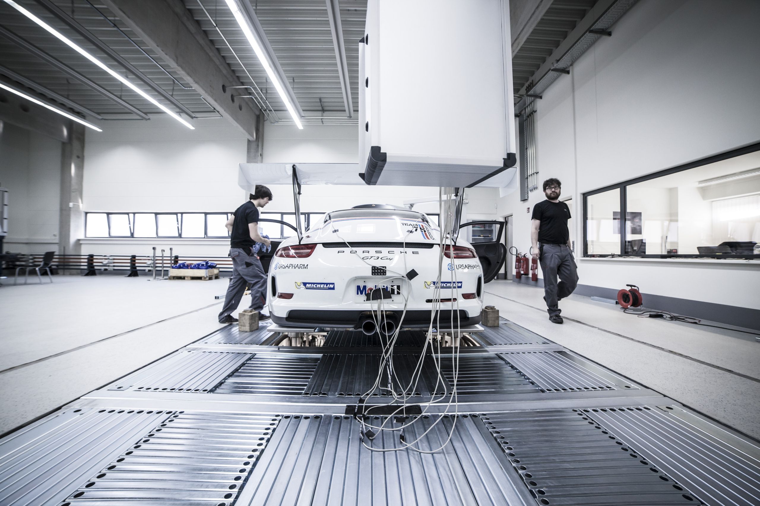 FR_TRE-7post-rig-PorscheGT3Cup-240415-2